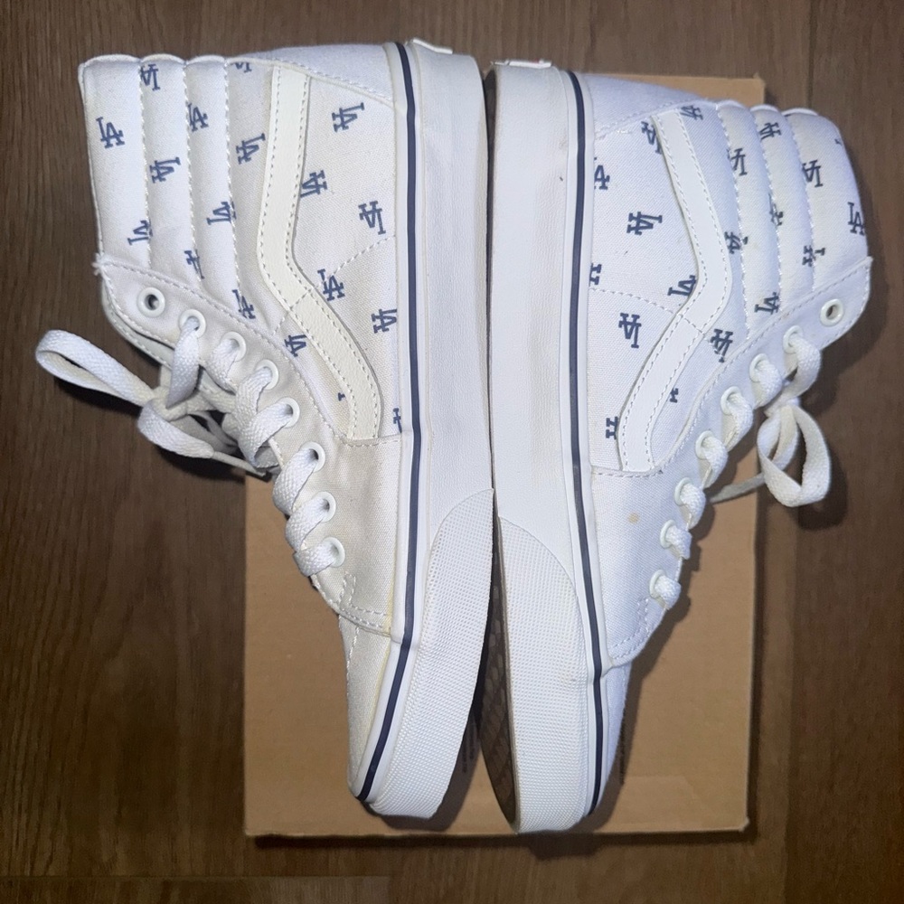 LA Dodgers High-Top VANS White and Blue - Picture 4 of 9